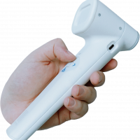 Dermus_SkinScanner_in_hand